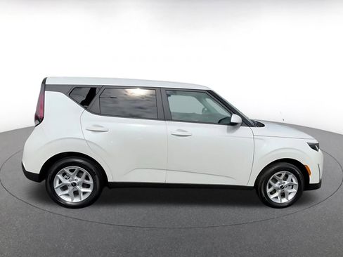 Used 2025 Kia Soul LX w/ LX Technology Package image 16