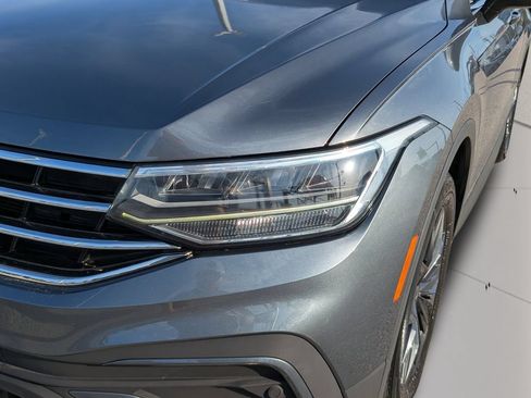 Used 2023 Volkswagen Tiguan SE w/ Panoramic Sunroof Package FWD image 8