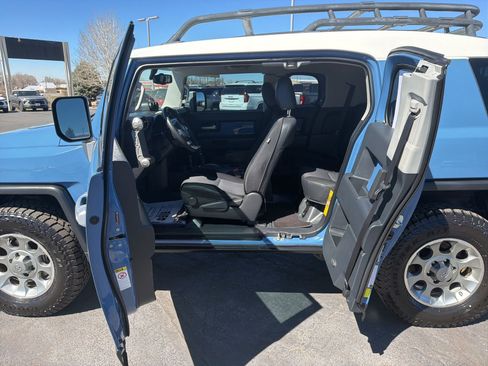 Used 2012 Toyota FJ Cruiser 4WD w/ Upgrade Pkg image 10