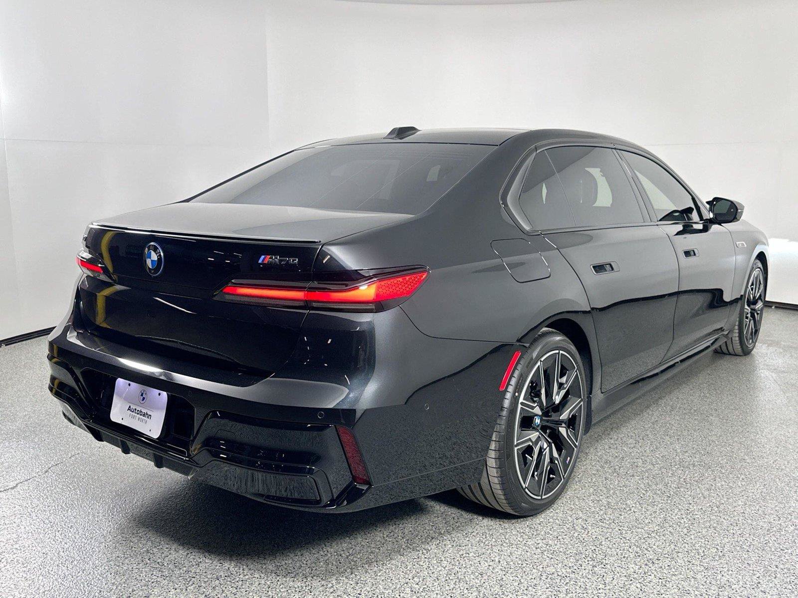 Used 2025 BMW i7 xDrive60 AWD/4WD image 4