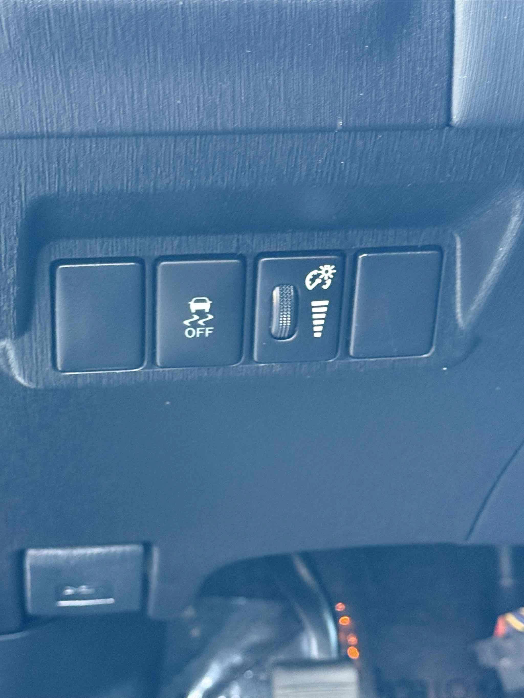 Used 2017 Toyota Prius V Four FWD image 91