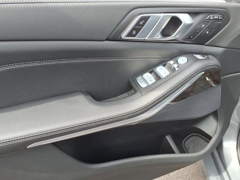 Used 2023 BMW X7 xDrive40i w/ Parking Assistance Package image 25