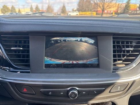 Used 2019 Buick Regal Preferred image 6