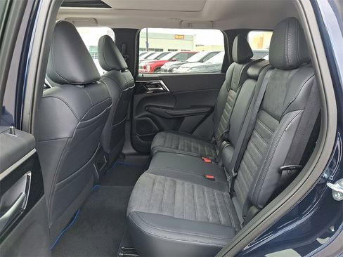New 2025 Mitsubishi Outlander SE image 5