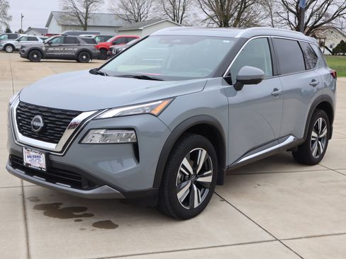 Used 2023 Nissan Rogue SL AWD/4WD image 2