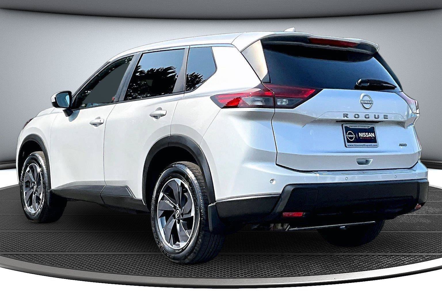 Used 2025 Nissan Rogue SV AWD/4WD image 5