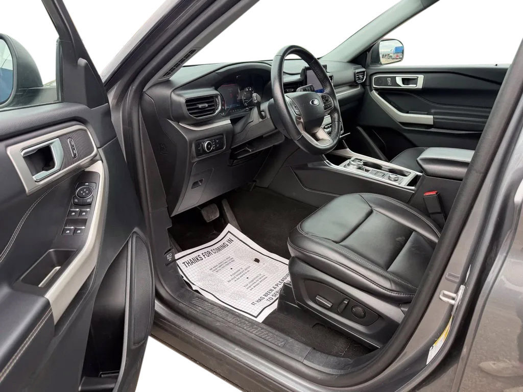 Used 2024 Ford Explorer XLT AWD/4WD image 10
