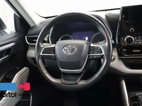 Used 2023 Toyota Highlander XLE AWD/4WD image 14