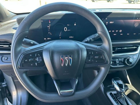 Used 2025 Buick Envista Preferred image 28