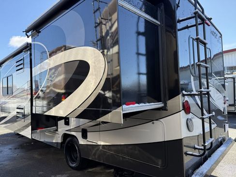 Used 2016 Ford E-450 and Econoline 450 Super Duty w/ Motorhome Prep Package image 27