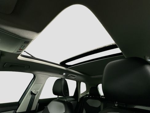 Certified 2023 Volkswagen Taos SEL image 23