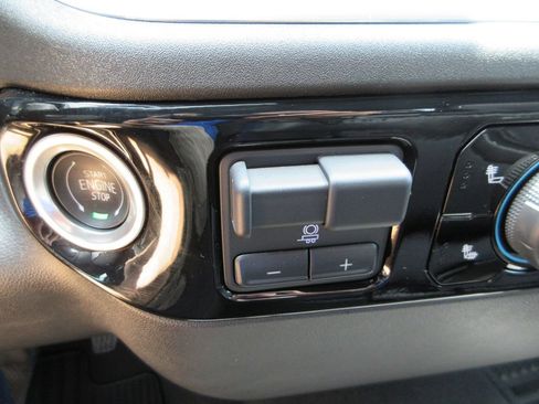 Certified 2023 Chevrolet Silverado 1500 LT AWD/4WD image 17