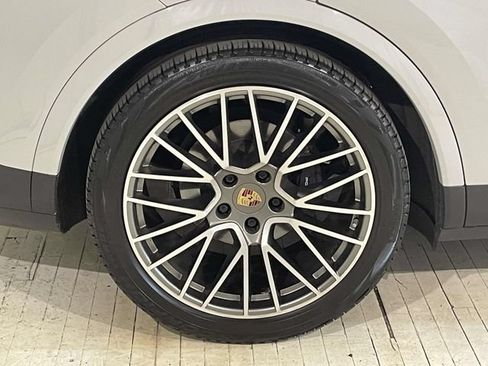 Used 2022 Porsche Cayenne Platinum Edition AWD/4WD image 13