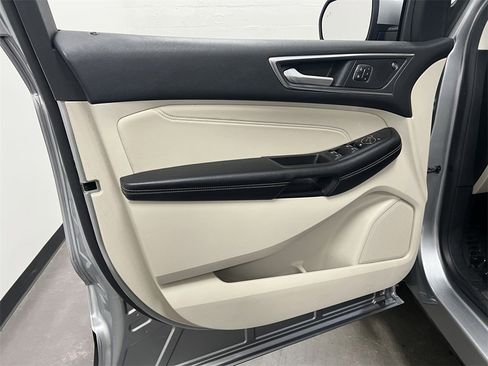 Used 2022 Ford Edge Titanium image 25