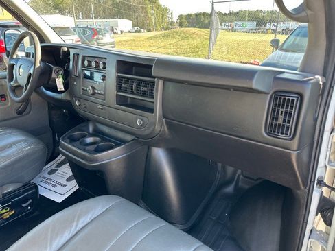 Used 2011 Chevrolet Express 1500 image 29