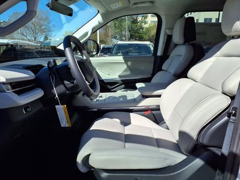 New 2026 Lincoln Navigator L Premier AWD/4WD image 7