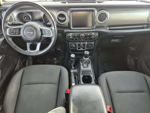 Used 2018 Jeep Wrangler Unlimited Sahara AWD/4WD image 14