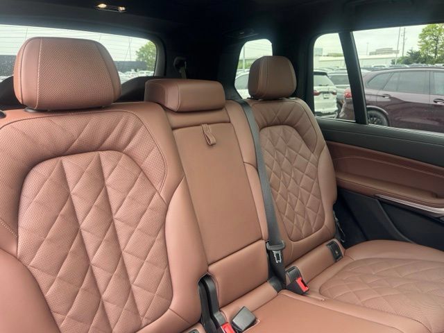 Certified 2026 BMW X7 xDrive40i w/ Executive Package AWD/4WD image 31