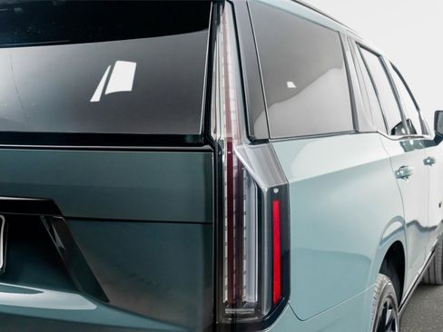 Used 2026 Cadillac Escalade V w/ LPO, ONYX Package image 13