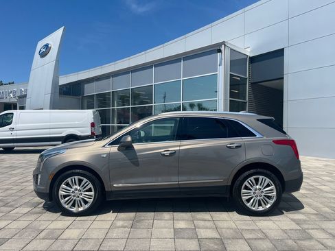Used 2017 Cadillac XT5 Premium Luxury w/ Driver Assist Package FWD image 3