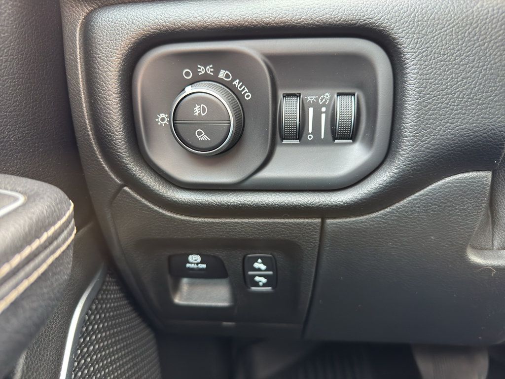 Used 2022 RAM 1500 Laramie AWD/4WD image 21