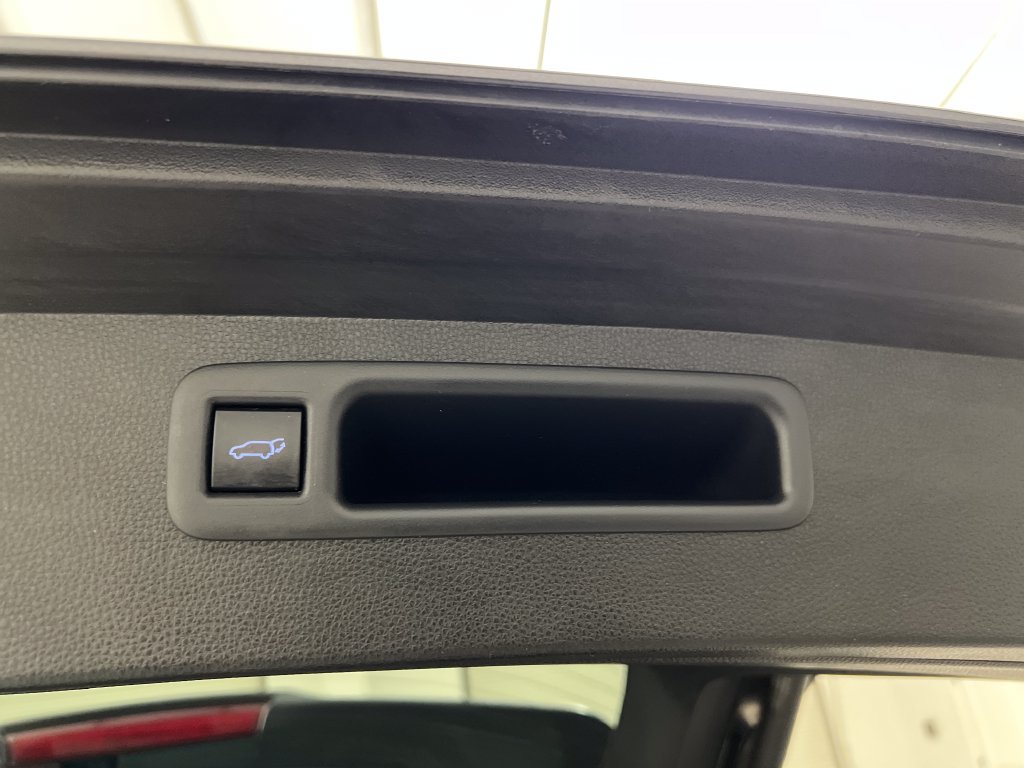 Used 2020 Toyota Highlander Platinum FWD image 48