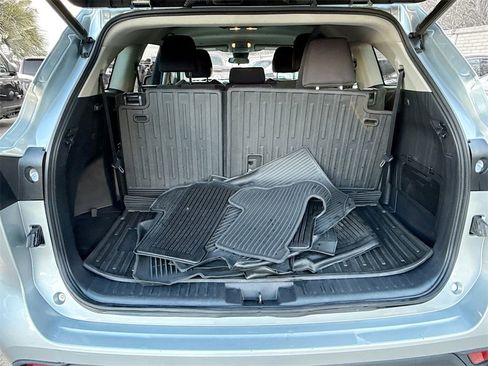 Used 2021 Toyota Highlander LE image 31