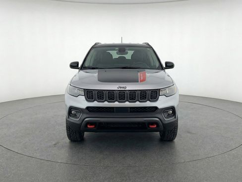 Used 2025 Jeep Compass Trailhawk image 2