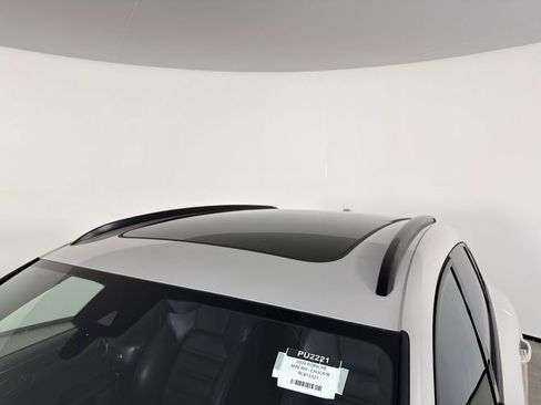 Certified 2024 Porsche Macan AWD/4WD image 17