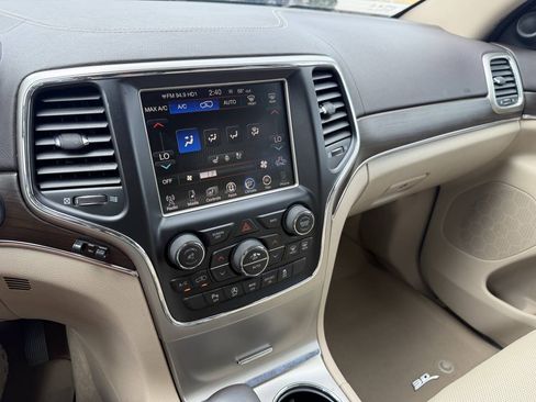Used 2016 Jeep Grand Cherokee Overland AWD/4WD image 29