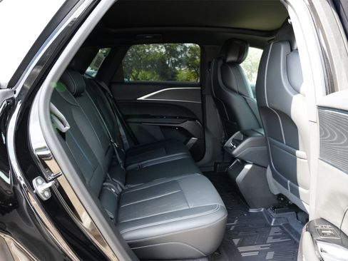 New 2025 Cadillac Lyriq Luxury image 24