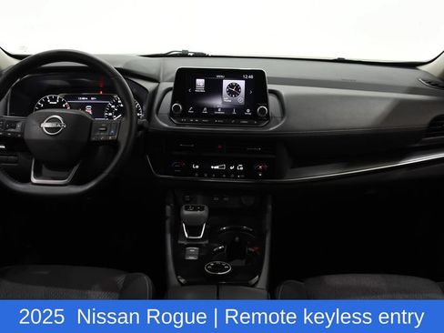 Used 2025 Nissan Rogue SV AWD/4WD image 7