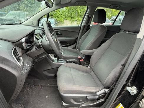 Used 2019 Chevrolet Trax LS FWD image 5