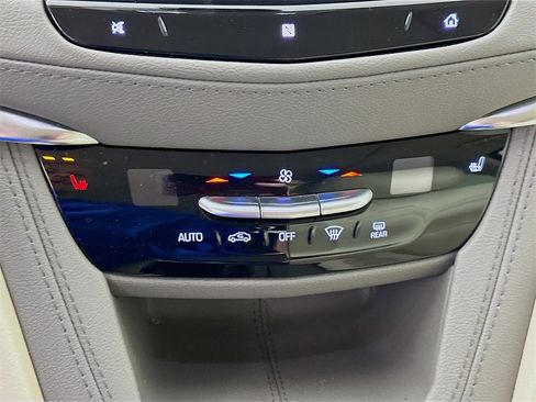 Used 2020 Cadillac XT5 Premium Luxury image 15