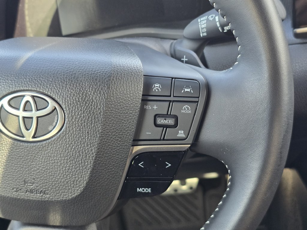 Used 2025 Toyota Camry SE FWD image 27