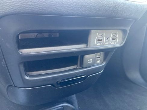 Used 2022 Chrysler Pacifica Touring-L w/ S Appearance Package image 19