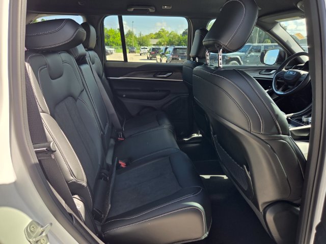 New 2026 Jeep Grand Cherokee Altitude RWD image 16