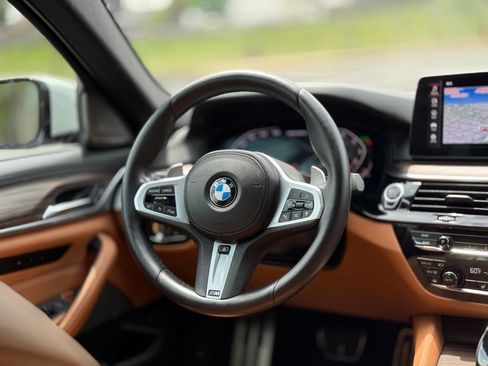 Used 2022 BMW M550i xDrive w/ Executive Package AWD/4WD image 13