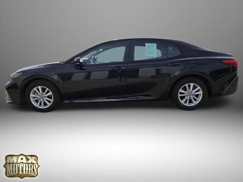 Used 2025 Toyota Camry LE FWD image 5