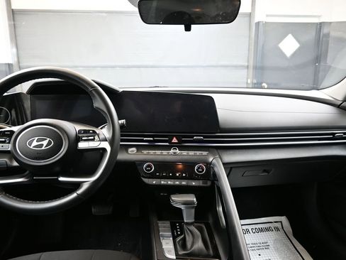 Used 2025 Hyundai Elantra SEL w/ Cargo Package image 22