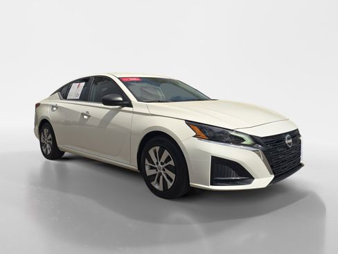Certified 2025 Nissan Altima 2.5 S FWD image 8
