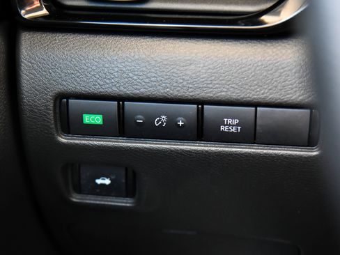 Used 2025 Nissan Sentra SV FWD image 28