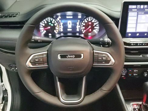 Used 2026 Jeep Compass Latitude AWD/4WD image 27