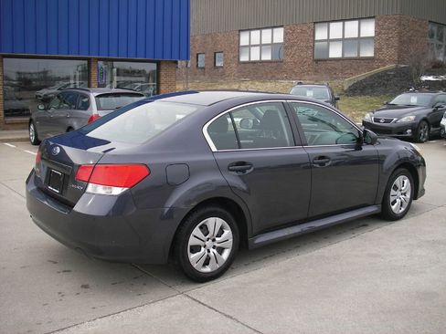 Used 2011 Subaru Legacy 2.5i image 5