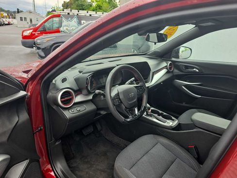 Used 2024 Chevrolet Trax RS w/ Driver Confidence Package FWD image 13