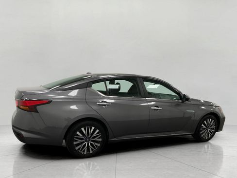 Certified 2025 Nissan Altima 2.5 SV FWD image 2