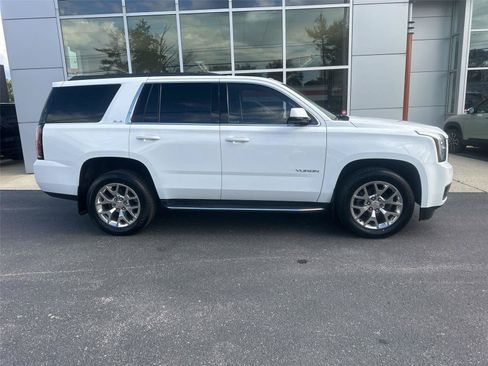 Used 2017 GMC Yukon SLE w/ SLE Value Package AWD/4WD image 2