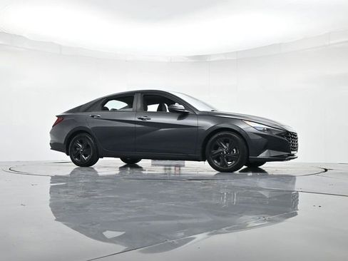 Used 2022 Hyundai Elantra SEL image 31