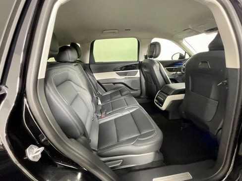 Used 2025 Lincoln Nautilus Premier image 22