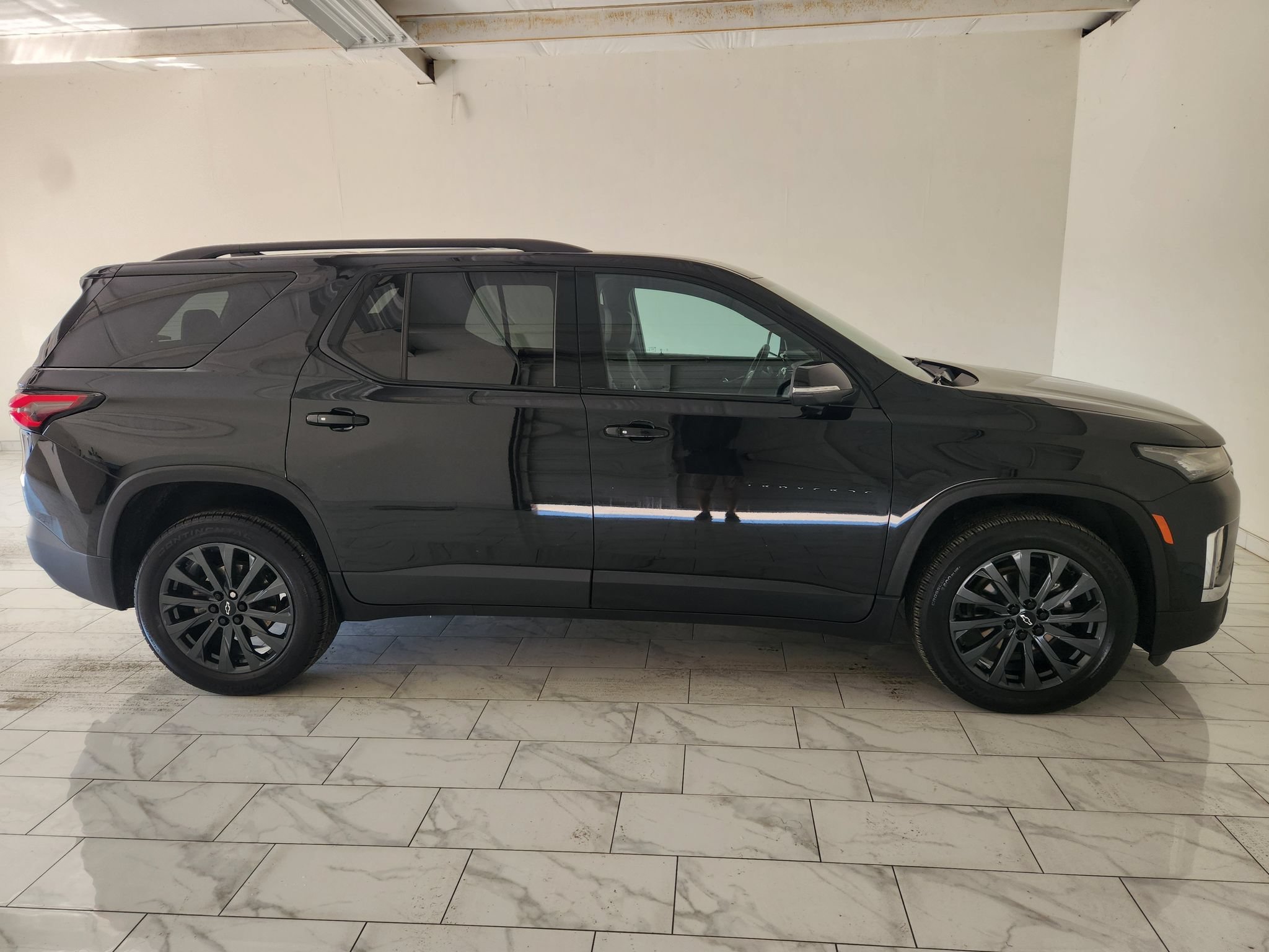 Used 2023 Chevrolet Traverse RS FWD image 4